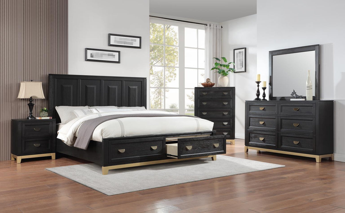 B236 - Chest - Black / Gold
