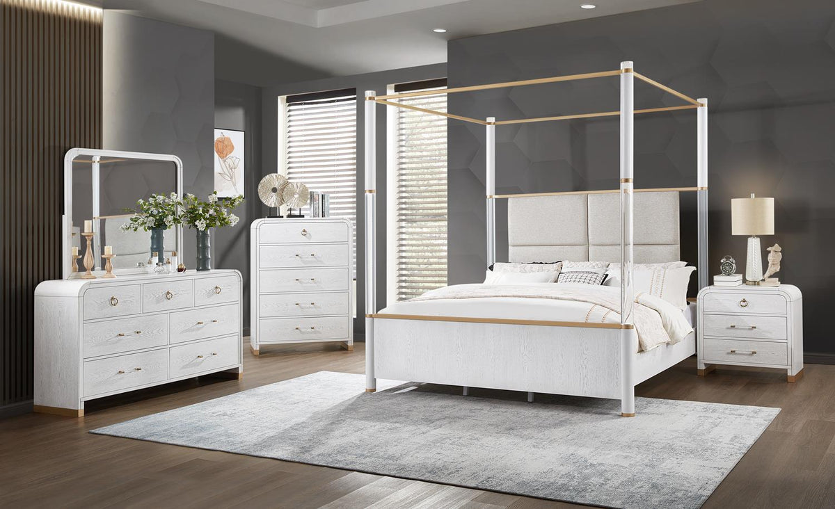 B093 - Canopy Bed