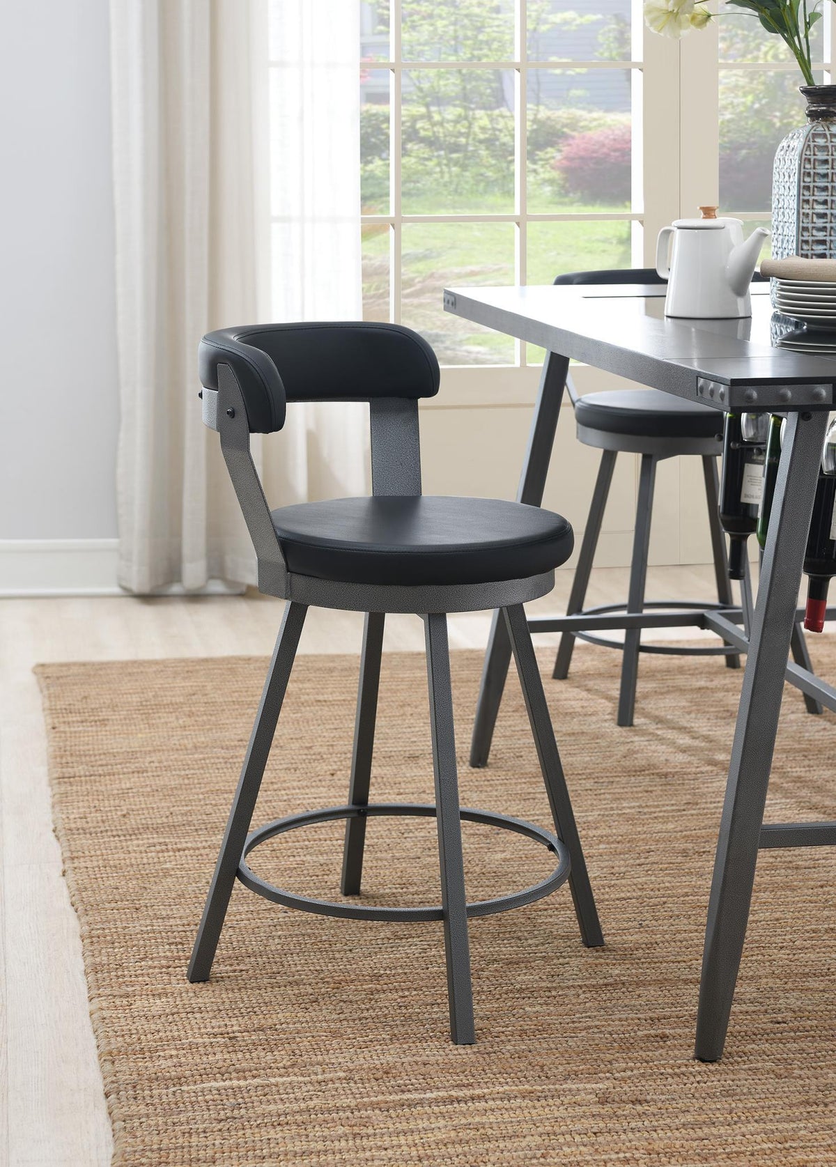 D208 - Dining Room Set